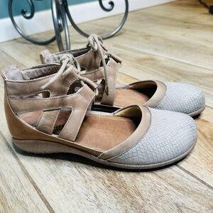 Naot Kata Womens Kata Beige Lizard/Khaki/Tan Size 9